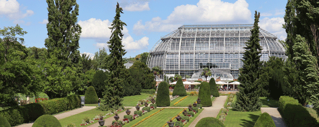 Das imposante Tropenhaus im Botanischen Garten Berlin