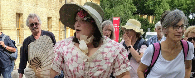 Mit der Hofdame Editha von Haacke auf dem Weg ins Orangerie-Schloss