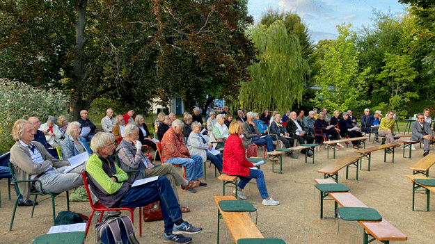 Mitgliederversammlung tagt open Air im Botanischen Garten und beschließt umfangreiches Förderpaket